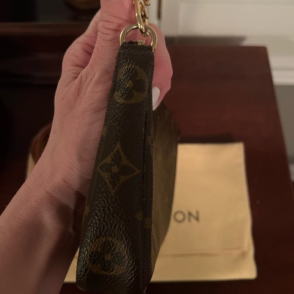 SOLD Authentic Louis Vuitton Pochette Accessoires - Picture 8 of 10